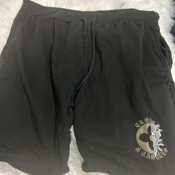 Crooks and castles - Picture 2 of 3